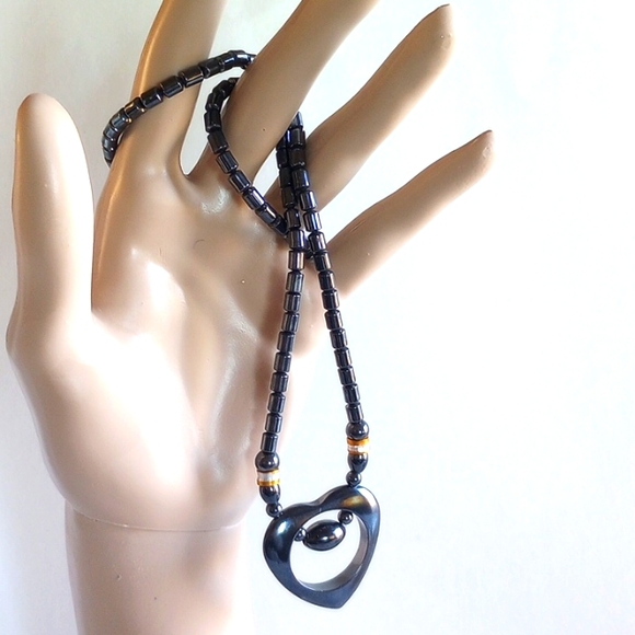 VINTAGE HEMATITE HEART SHAPE PENDANT NECKLACE 18" LONG - Picture 5 of 7